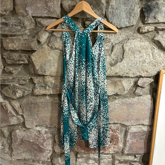 Final Touch Dress - Picture 2 of 5